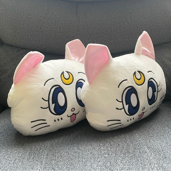 Sailor Moon Artemis Headrest Pillows Set - Picture 2 of 4
